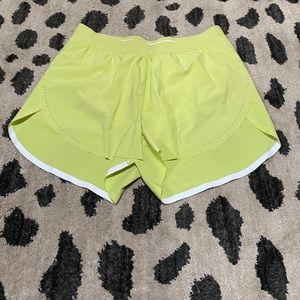 RARE LULULEMON FIND YOUR PACE SHORT 3” 🍋 - SIZE 4